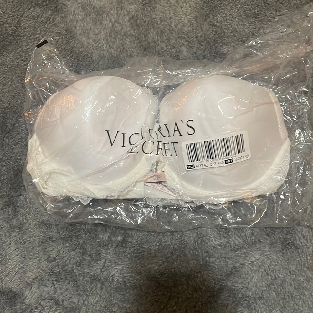 Dream angels lined Demi Victoria’s Secret